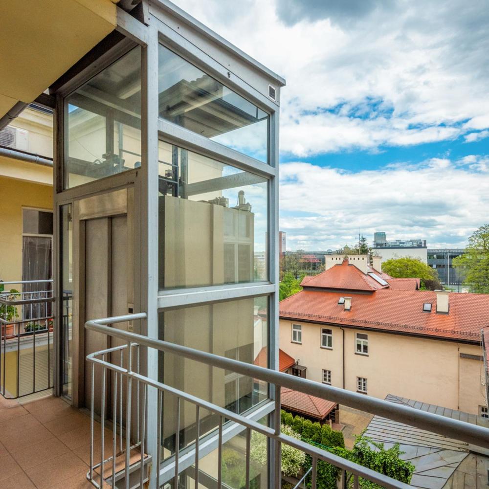 Deluxe One-Bedroom Apartment City View,1583432081:JPEG
