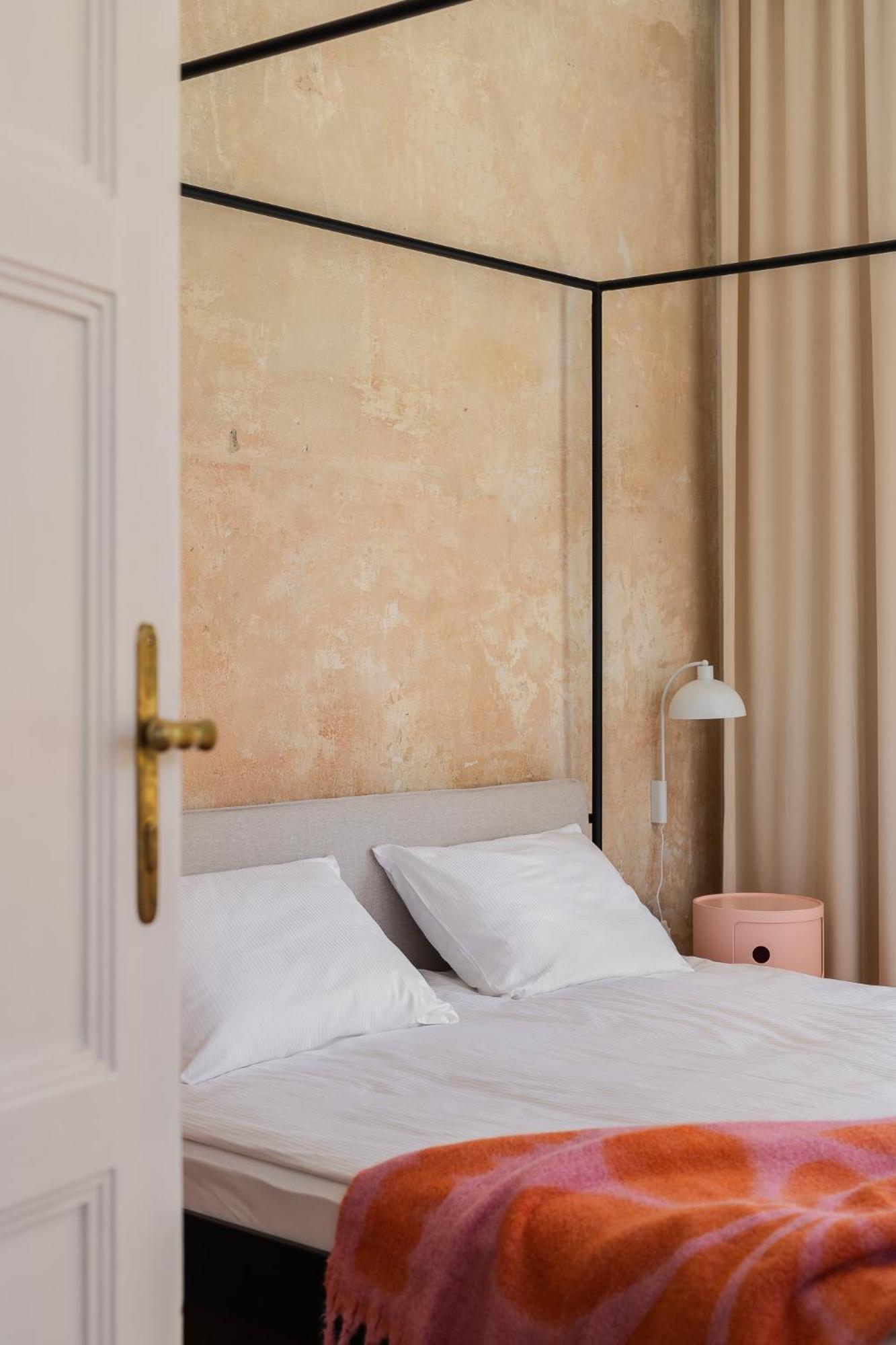 Deluxe One-Bedroom Apartment City View